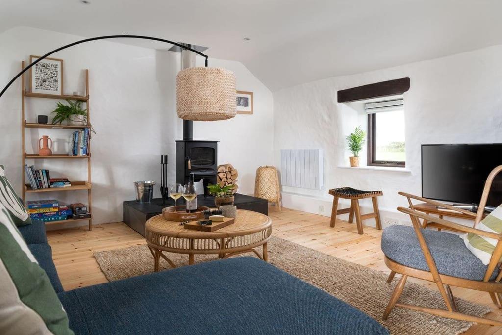 Porthcurno Barns, The Cart Lodge - Cosy Cottage, Walk To Porthcurno Beach, Pedn Vouder & Minack Theatre Penzance Exterior photo