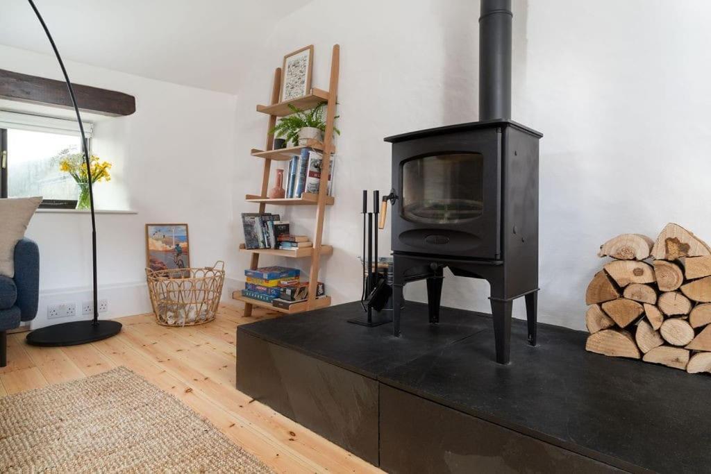 Porthcurno Barns, The Cart Lodge - Cosy Cottage, Walk To Porthcurno Beach, Pedn Vouder & Minack Theatre Penzance Exterior photo