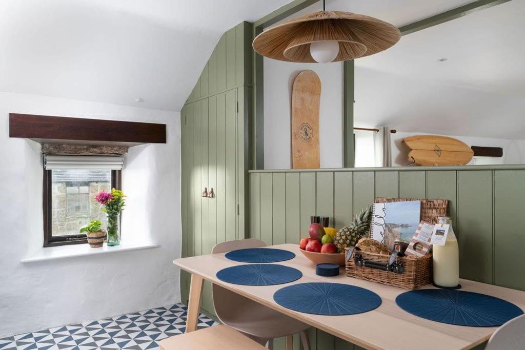 Porthcurno Barns, The Cart Lodge - Cosy Cottage, Walk To Porthcurno Beach, Pedn Vouder & Minack Theatre Penzance Exterior photo